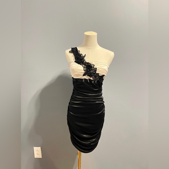 Cute Ruffled Mini Dress - Picture 2 of 7